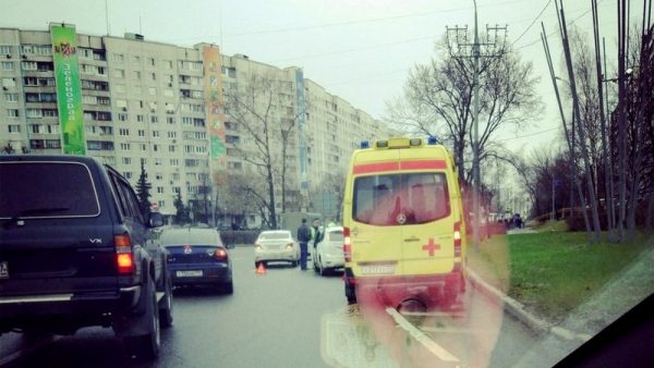 На Панфиловском проспекте произошло дорожно-транспортное происшествие