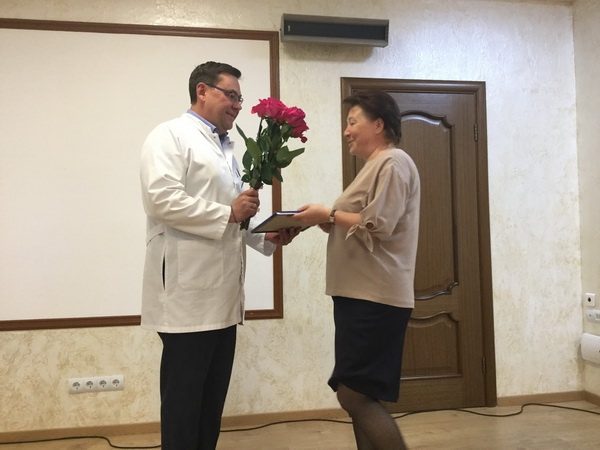 Поздравляем медицинских сестер и акушерок!