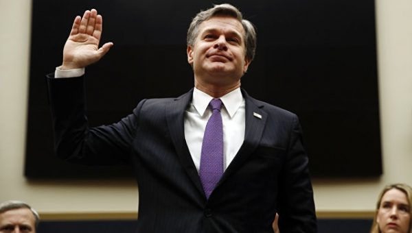 Глава ФБР заверил сенаторов, что борется с "российским влиянием на выборы"