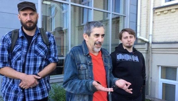 Защитник русских школ в Латвии Линдерман добивается свободы для соратника