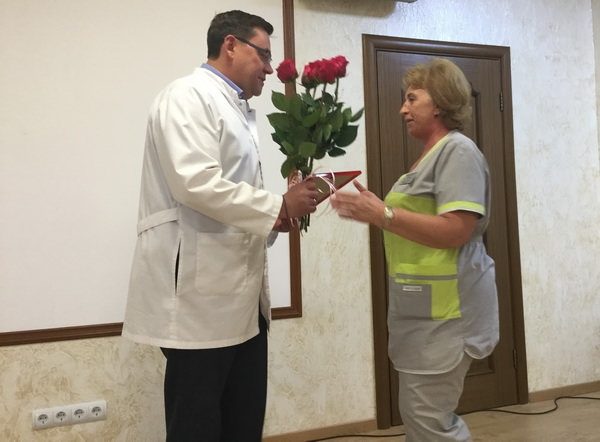 Поздравляем медицинских сестер и акушерок!