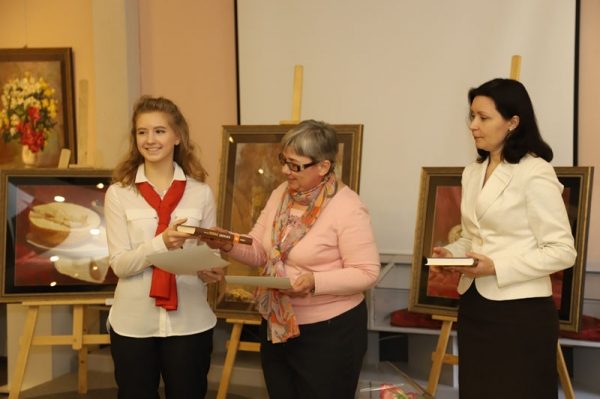 Зеленоградские школьники провели для ветеранов экскурсию по Музею Зеленограда