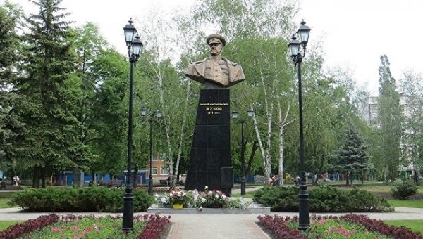В Харькове пытались разрушить бюст маршалу Жукову