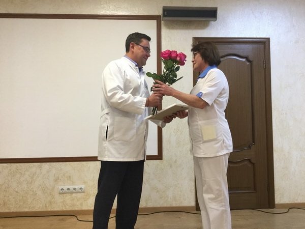 Поздравляем медицинских сестер и акушерок!