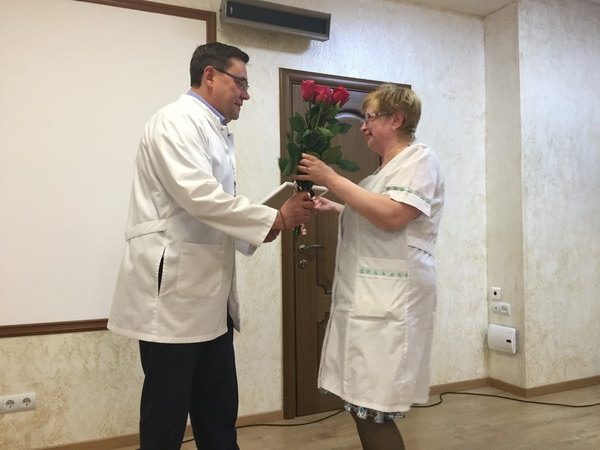 Поздравляем медицинских сестер и акушерок!