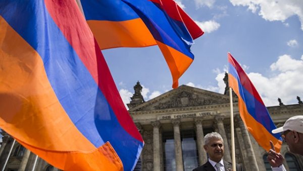 Сторонники экс-замглавы минобороны Армении потребовали его освобождения