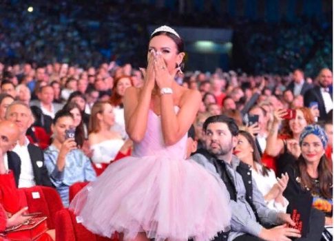 Бузова на коне и сожжение Собчак: в Москве вручили «Премию МУЗ-ТВ 2018»