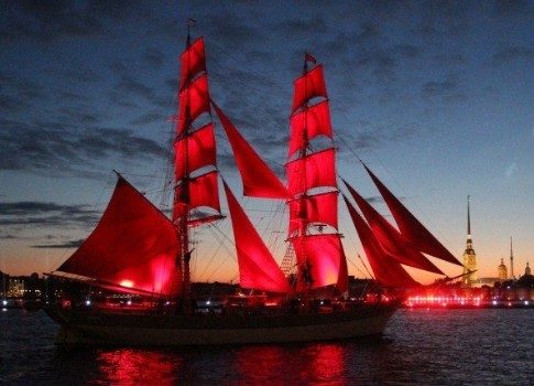 Во взрослую жизнь. Не пропустите зрелищную трансляцию «Алых парусов» на Пятом