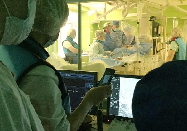 В зеленоградском сосудистом центре провели передовую операцию на мозге