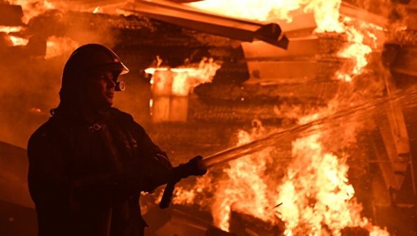 Пожар повышенной опасности в латвийском Олайне тушат 34 расчета