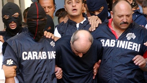 На юге Италии арестовали более ста предполагаемых мафиози