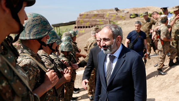 Пашинян побывал на линии соприкосновения в Карабахе