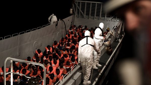 Судно Aquarius с мигрантами должно прибыть в Испанию в субботу