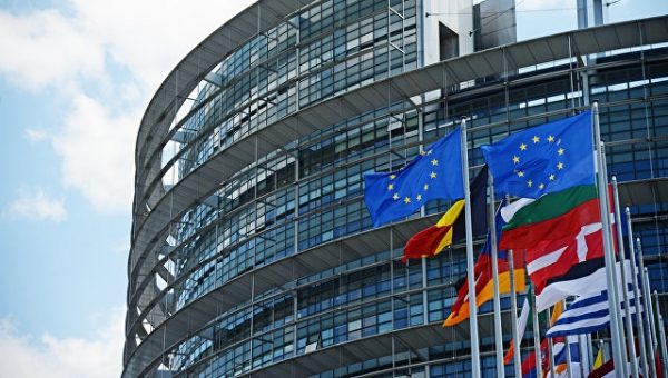 Меркель предложила сократить число штаб-квартир Европарламента до одной