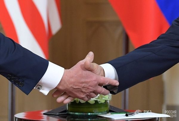 Трамп и Путин "согласились не соглашаться" по Украине, заявил Помпео