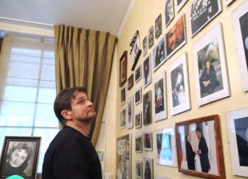 Рыцарь печального образа: смотрите документальный фильм об Александре Домогарове на Первом канале