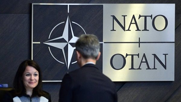 Угрозы распада НАТО не существует, заявил президент Румынии
