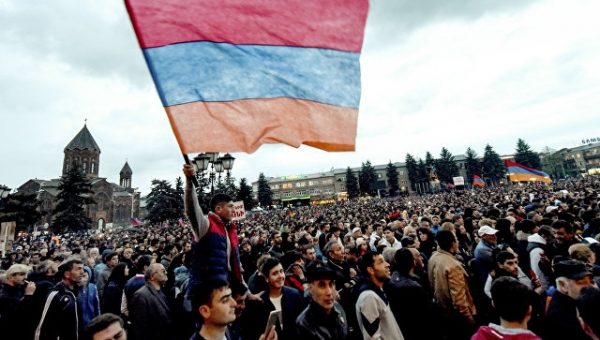 В Ереване отложили слушания по аресту экс-президента Кочаряна на утро
