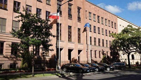 В Варшаве обеспокоены возможностью перезагрузки отношений России и США