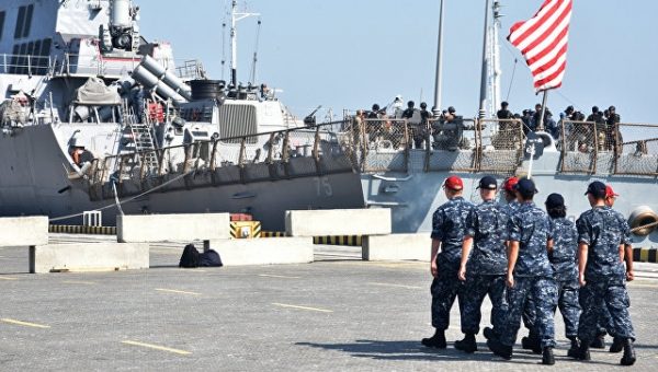 Украинские пограничники на Sea Breeze высадились с вертолета на судно