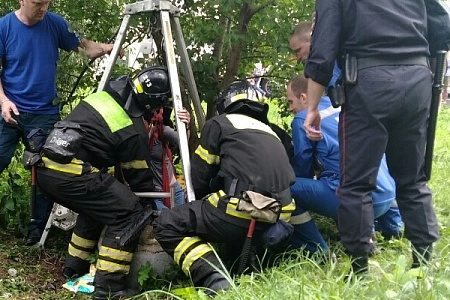 Женщина провалилась в канализационный люк на бульваре в Зеленограде