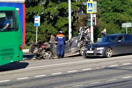 Водитель внедорожника скончался на месте в аварии на Ленинградке