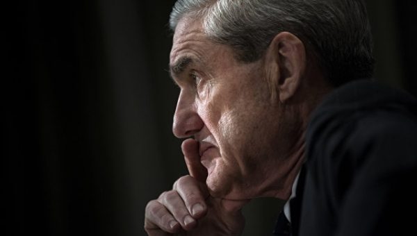 Юрист: новые обвинения Мюллера мешают Трампу проводить внешнюю политику