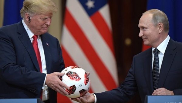 Пушков высмеял сообщения о "жучке" в подаренном Путиным Трампу мяче