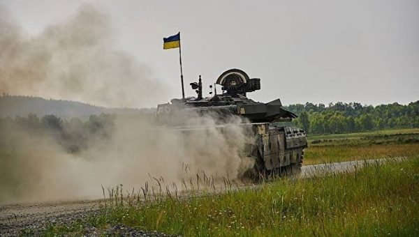 Силовики размещают вооружение у линии соприкосновения, заявили в ЛНР