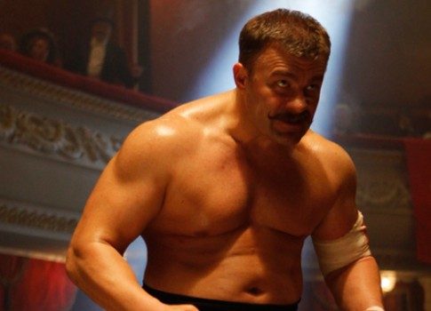 Громкие премьеры: фильмы «Тренер», «Селфи» и «Вычислитель» на «России 1» 