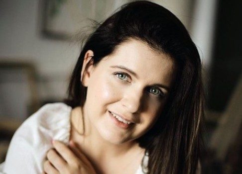 Пална тоже запела: Анастасия Денисова из «Деффчонок» представила клип