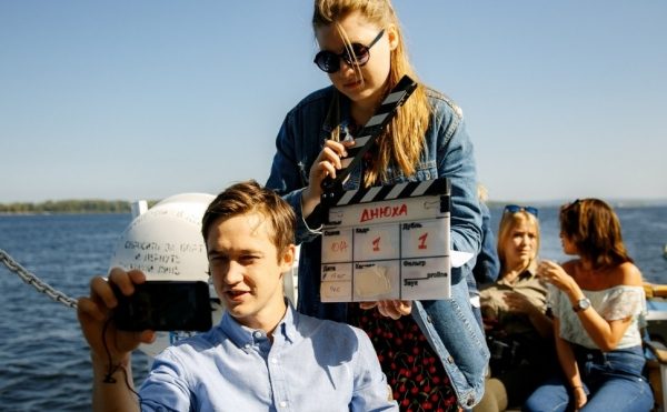 Актер Эльдар Калимулин о премьере фильма «Днюха», схожести с комедией «Горько!», прыжках с высоты и запретной любви