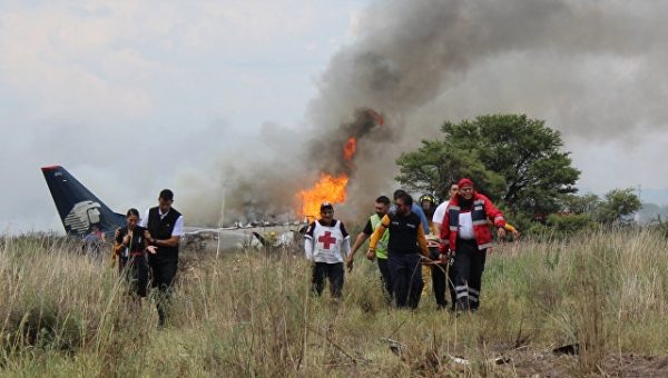 Пассажир упавшего самолета подал в суд на Aeromexico, сообщили СМИ