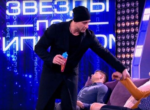 «Попытка номер…»: на Первом канале новый выпуск шоу «Звезды под гипнозом»