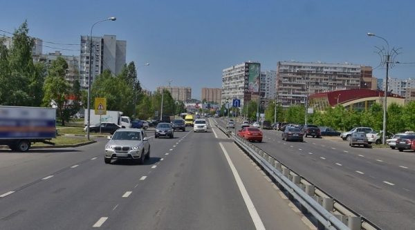 На улице Логвиненко у корпуса 1512 можно будет поворачивать налево