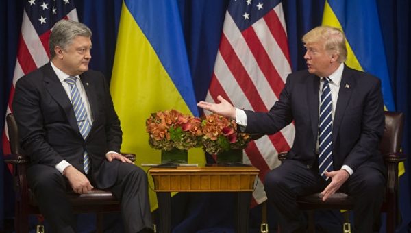 Трамп поздравил Порошенко с Днем независимости Украины