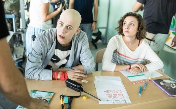 Не пропустите большую премьеру на Первом: сегодня покажут первую серию «Красных браслетов»