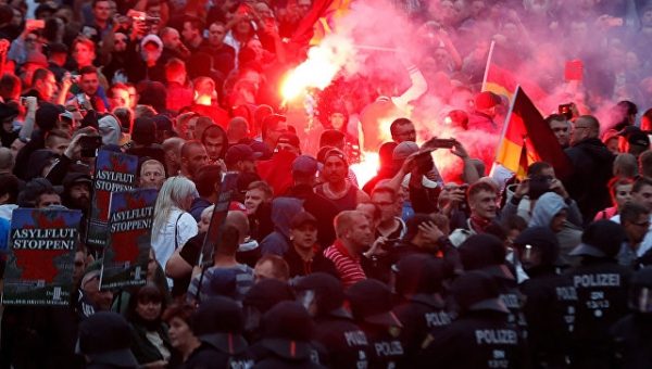 В Хемнице вышли на митинг несколько сотен националистов