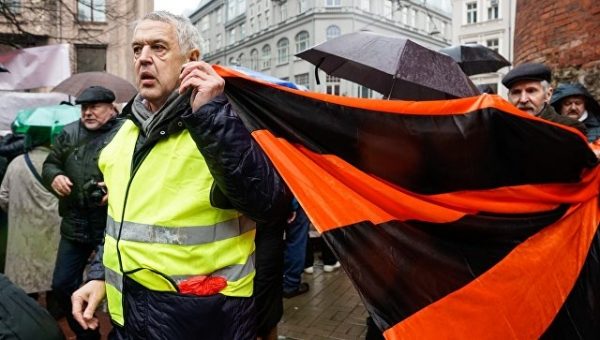 В Латвии дело правозащитника Гапоненко передали в прокуратуру