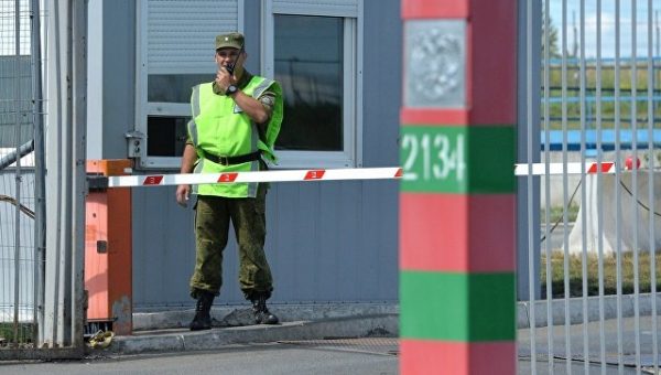 Водитель фуры пытался провезти в Казахстан спрятанный в бананах внедорожник
