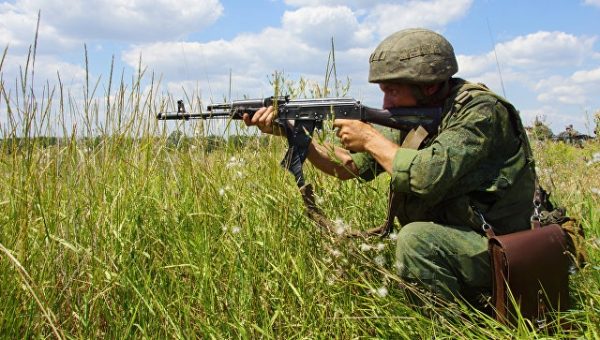 Силовики три раза за сутки нарушили перемирие, заявили в ЛНР