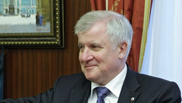 Глава МВД Германии предложил полиции Саксонии помощь федеральных органов