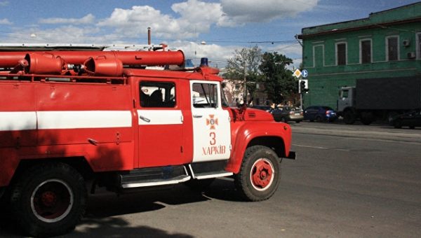 В Харьковской области четыре спасателя пострадали при тушении пожара