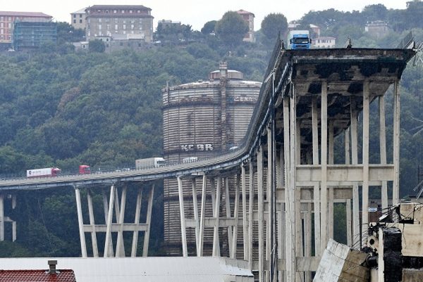Число погибших при обрушении моста в Генуе увеличилось до 41 человек‍а