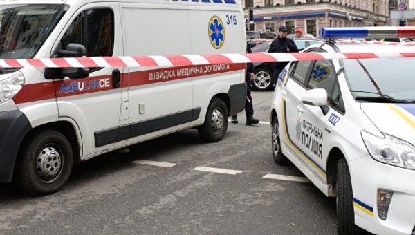Во Львовской области машина протаранила опору ЛЭП и забор