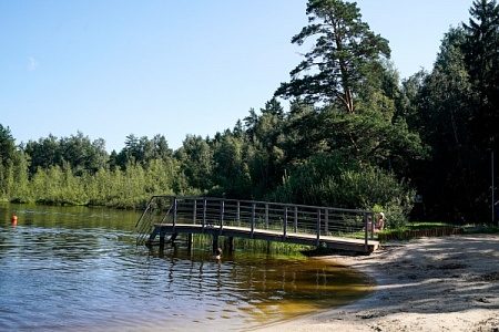 Двоих тонувших детей спасли за неделю на Черном озере
