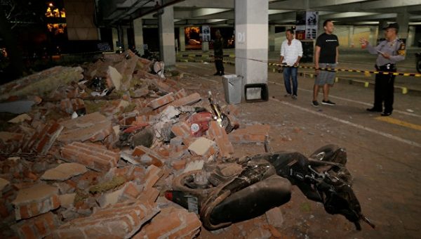 В Индонезии более 30 человек погибли при землетрясении