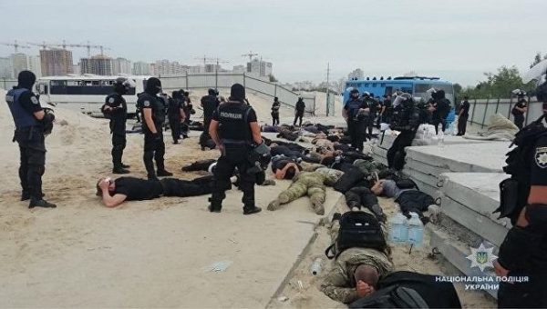 В Киеве число задержанных с оружием у стройки возросло до 80 человек