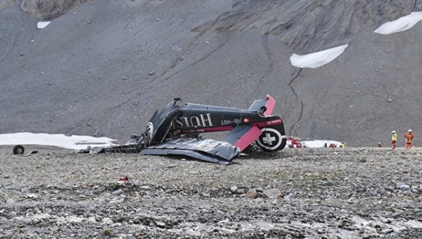 В Швейцарии разбился самолет с 20 пассажирами на борту