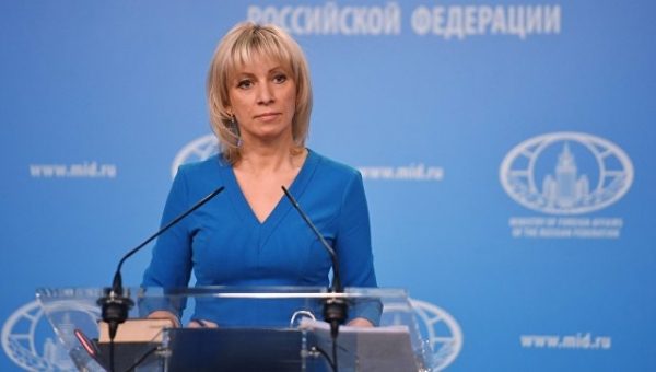 Госдеп хочет расколоть американское общество, считает Захарова